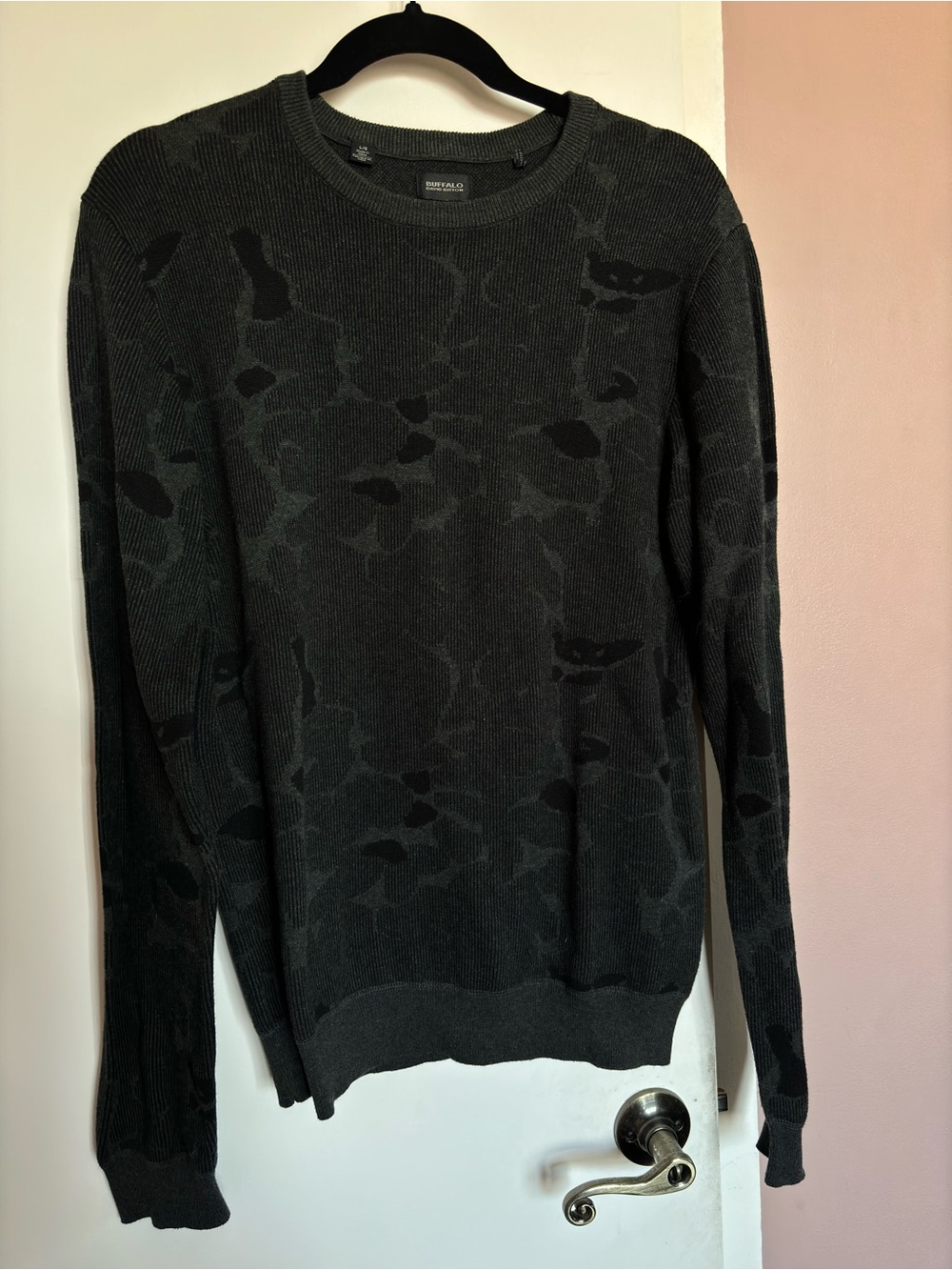 Buffalo sz L Men's Dark Charcoal Camouflage Knit Sweater 100% cotton soft warm